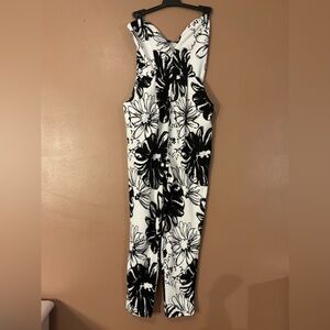 UK2LA Floral Pattern Sweetheart Neckline Jumpsuit SZ Sm